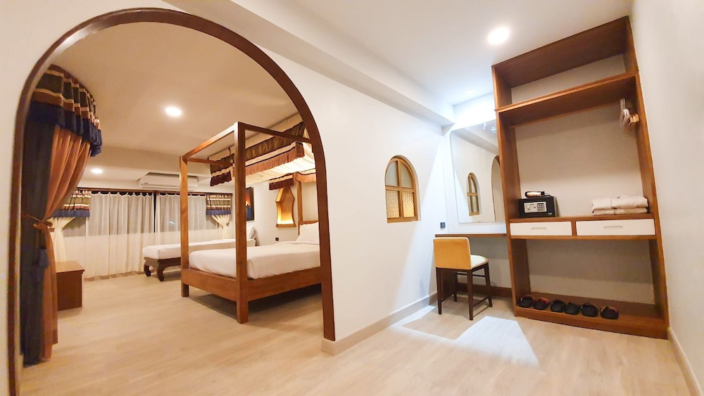 big tree old town hotel