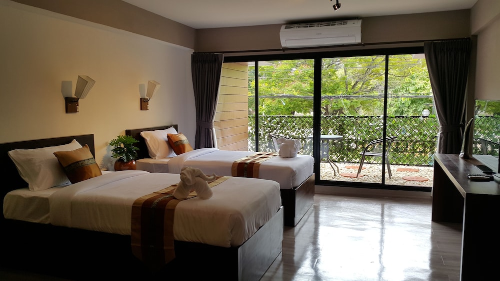 big tree old town hotel