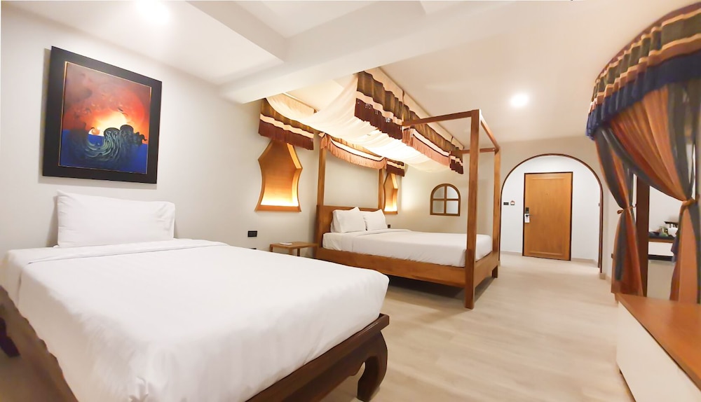 big tree old town hotel