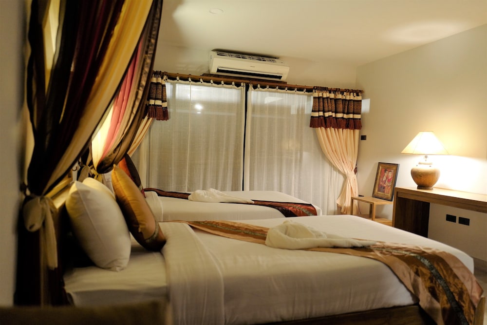 big tree old town hotel