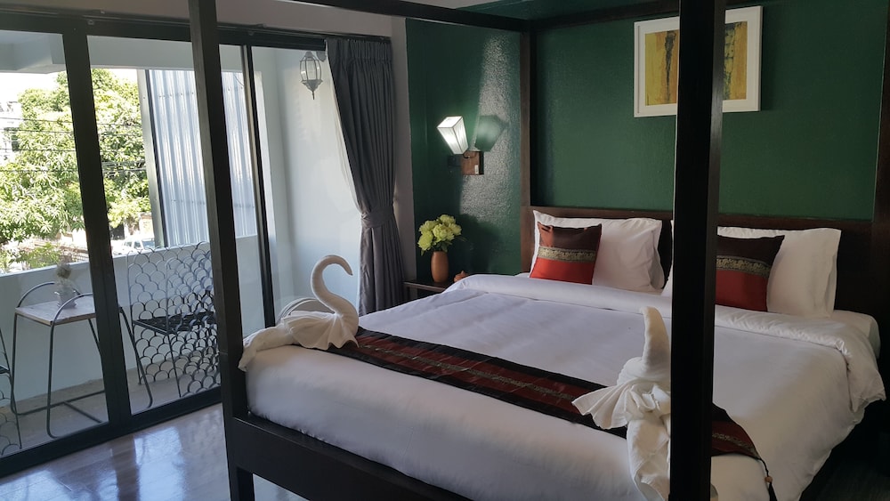 big tree old town hotel