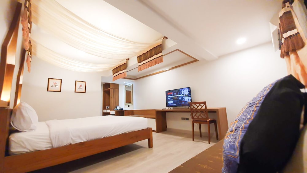 big tree old town hotel