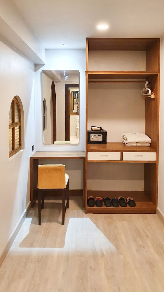 big tree old town hotel