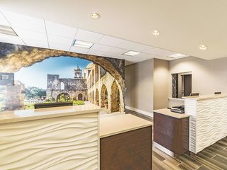 la quinta inn and suites by wyndham san antonio downtown