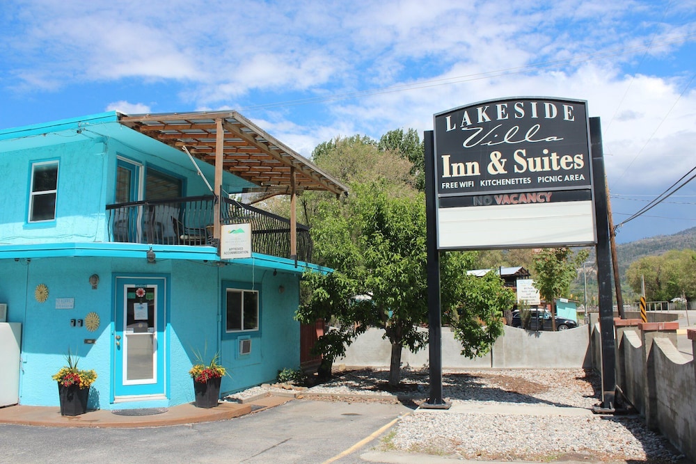 lakeside villa and nordic spa