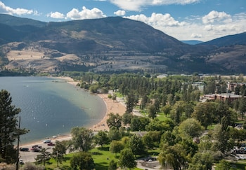 lakeside villa and nordic spa