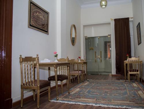 New Grand Royal Hotel Cairo,Talaat Harb Square,3 star