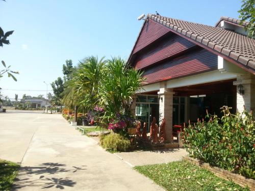 thongpaeka hotel