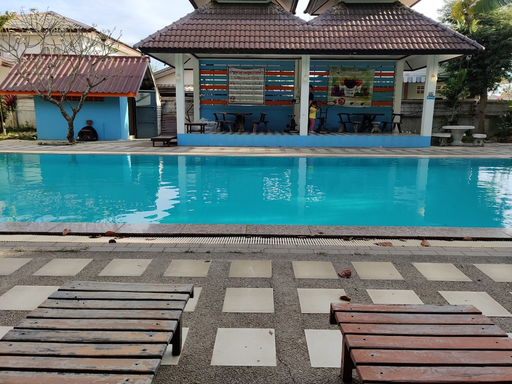 thongpaeka hotel
