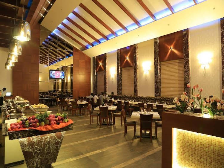 dhanalakshmi srinivasan hotel