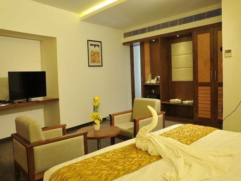 dhanalakshmi srinivasan hotel