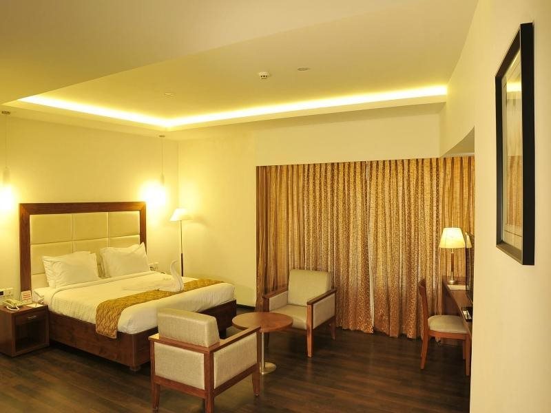 dhanalakshmi srinivasan hotel