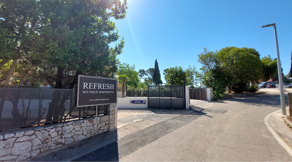 refresh boutique apartments