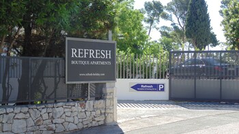 refresh boutique apartments