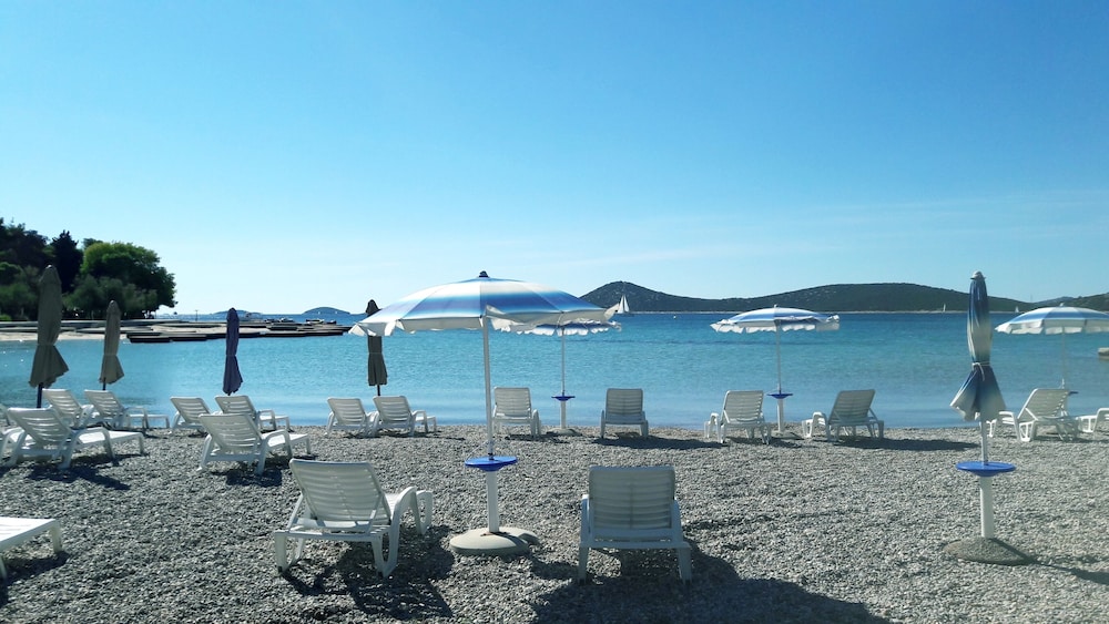 refresh boutique apartments