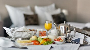 refresh boutique apartments