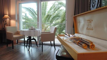 refresh boutique apartments