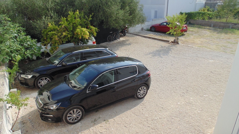 refresh boutique apartments