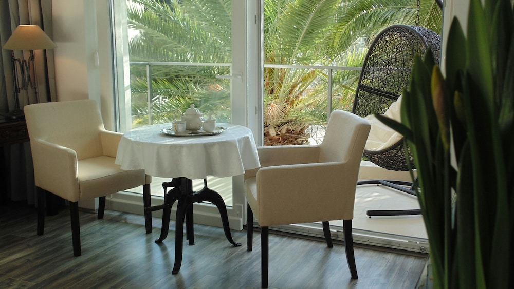 refresh boutique apartments