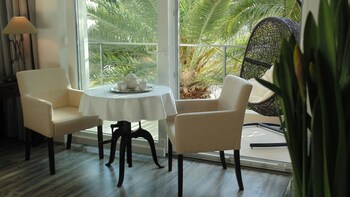 refresh boutique apartments