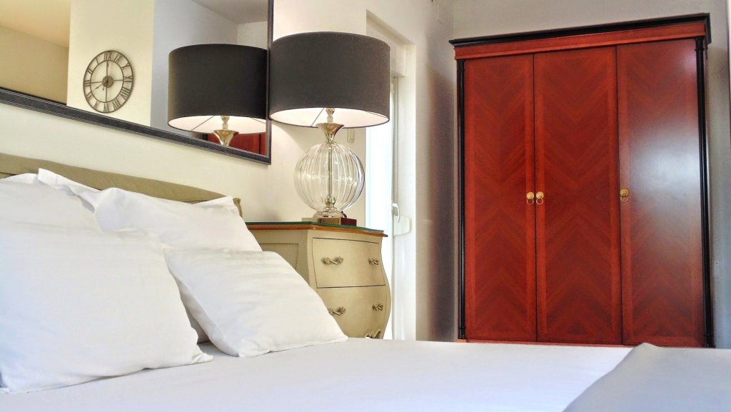 refresh boutique apartments