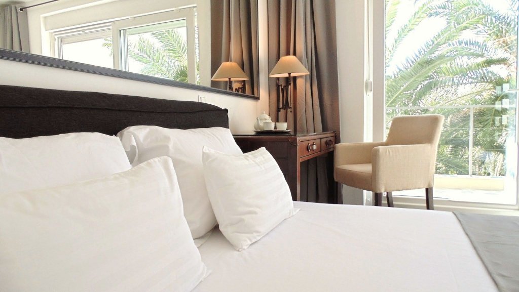 refresh boutique apartments