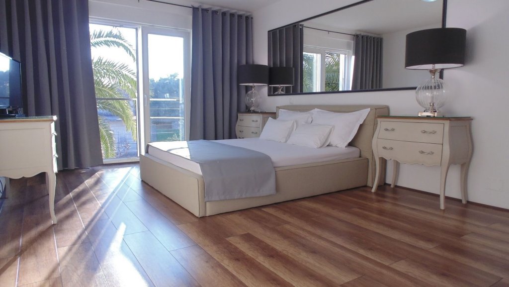 refresh boutique apartments