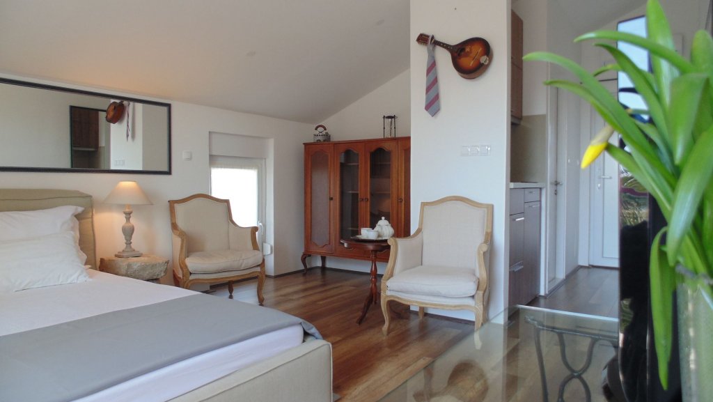 refresh boutique apartments