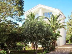 refresh boutique apartments