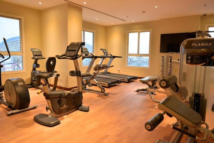 strato hotel by warwick