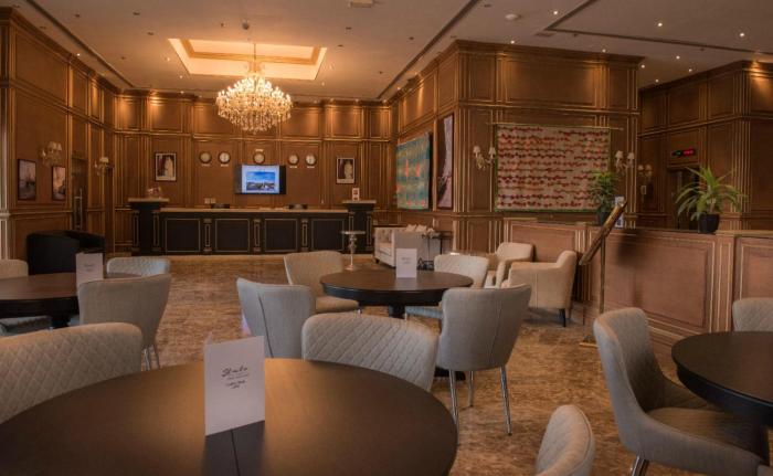 strato hotel by warwick