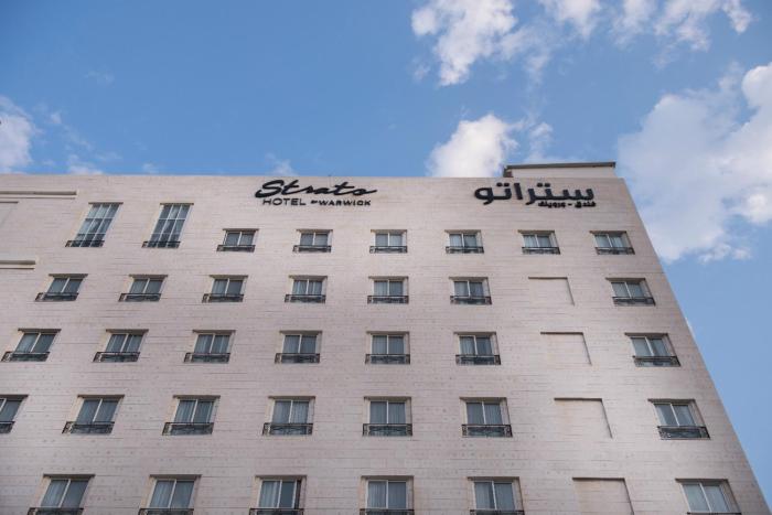 strato hotel by warwick