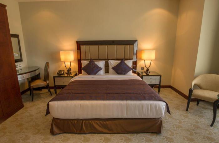 strato hotel by warwick