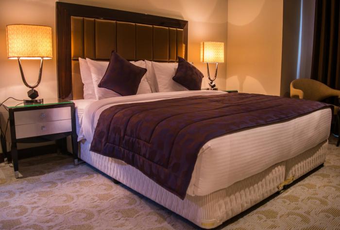 strato hotel by warwick