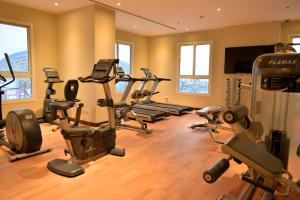 strato hotel by warwick