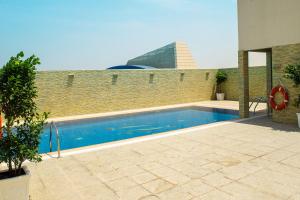 strato hotel by warwick