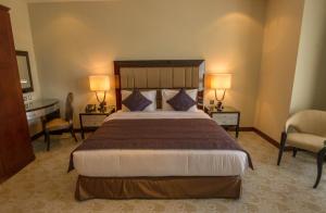 strato hotel by warwick