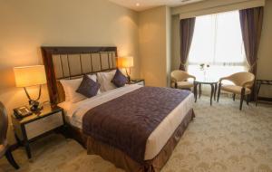 strato hotel by warwick