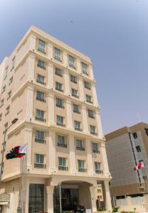 strato hotel by warwick