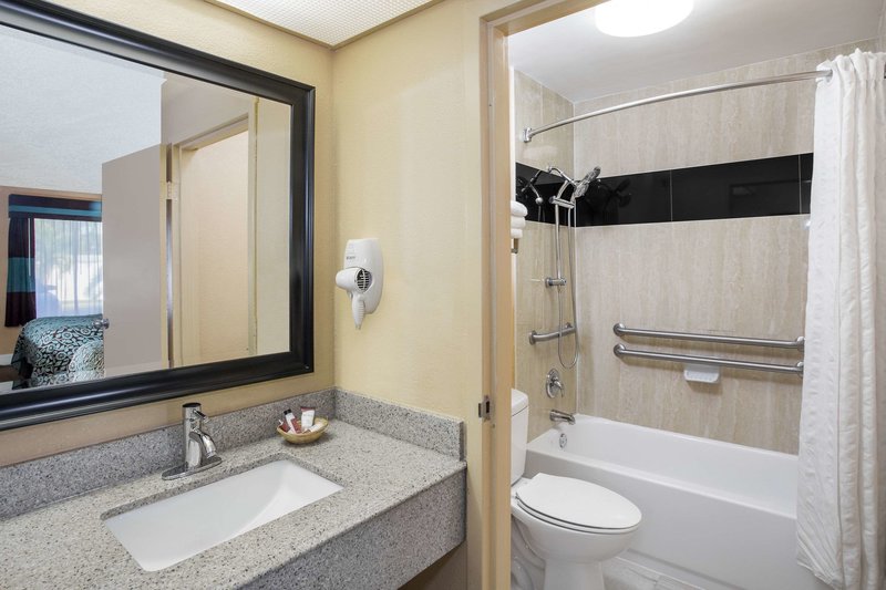 days inn by wyndham sarasota bay