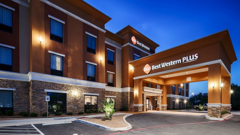 Best Western Plus Elmendorf Hotel