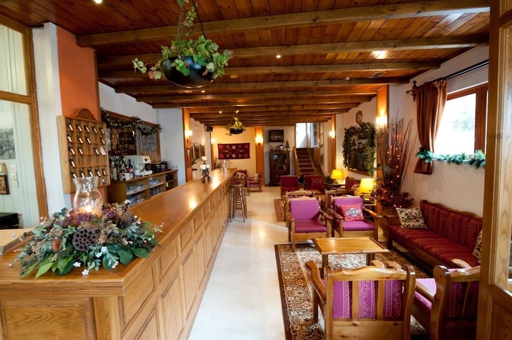 to balcony tis agorianis