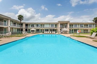Days Inn By Wyndham Seguin Tx,New Braunfels>>Bexar County,3 star