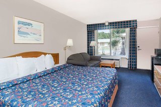 Days Inn By Wyndham Seguin Tx,New Braunfels>>Bexar County,3 star