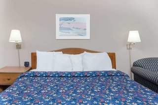 Days Inn By Wyndham Seguin Tx,New Braunfels>>Bexar County,3 star