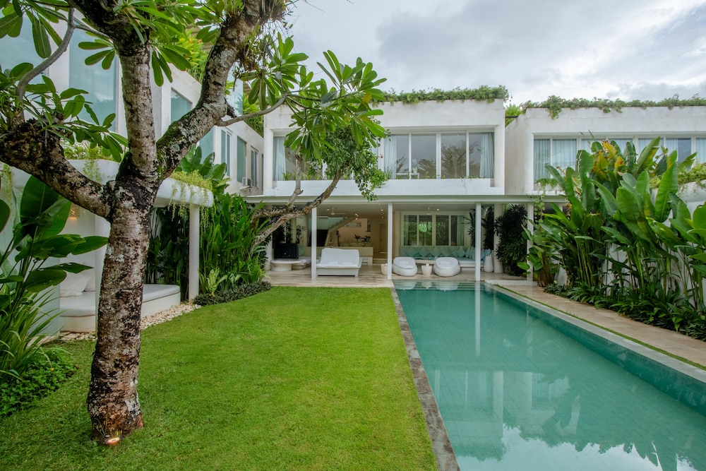 eden the residence at the sea seminyak