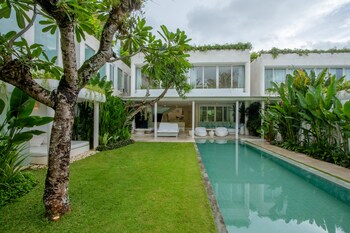 eden the residence at the sea seminyak