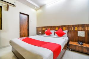 Sai Vishwakarma Palace,Akola>>Ahmednagar,3 star