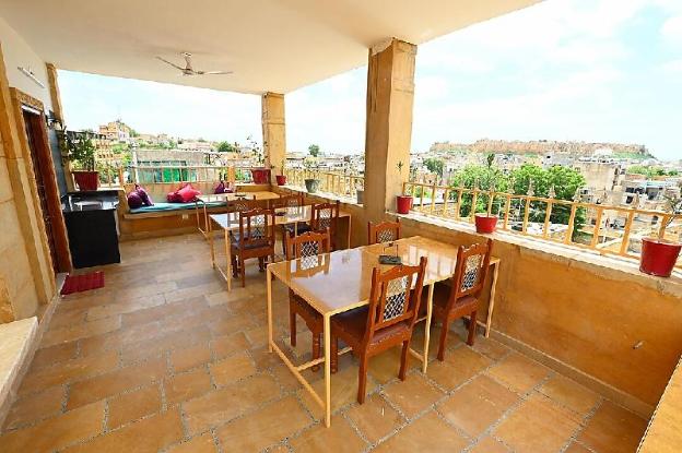 gaji hotel