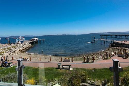 sidney waterfront inn and suites